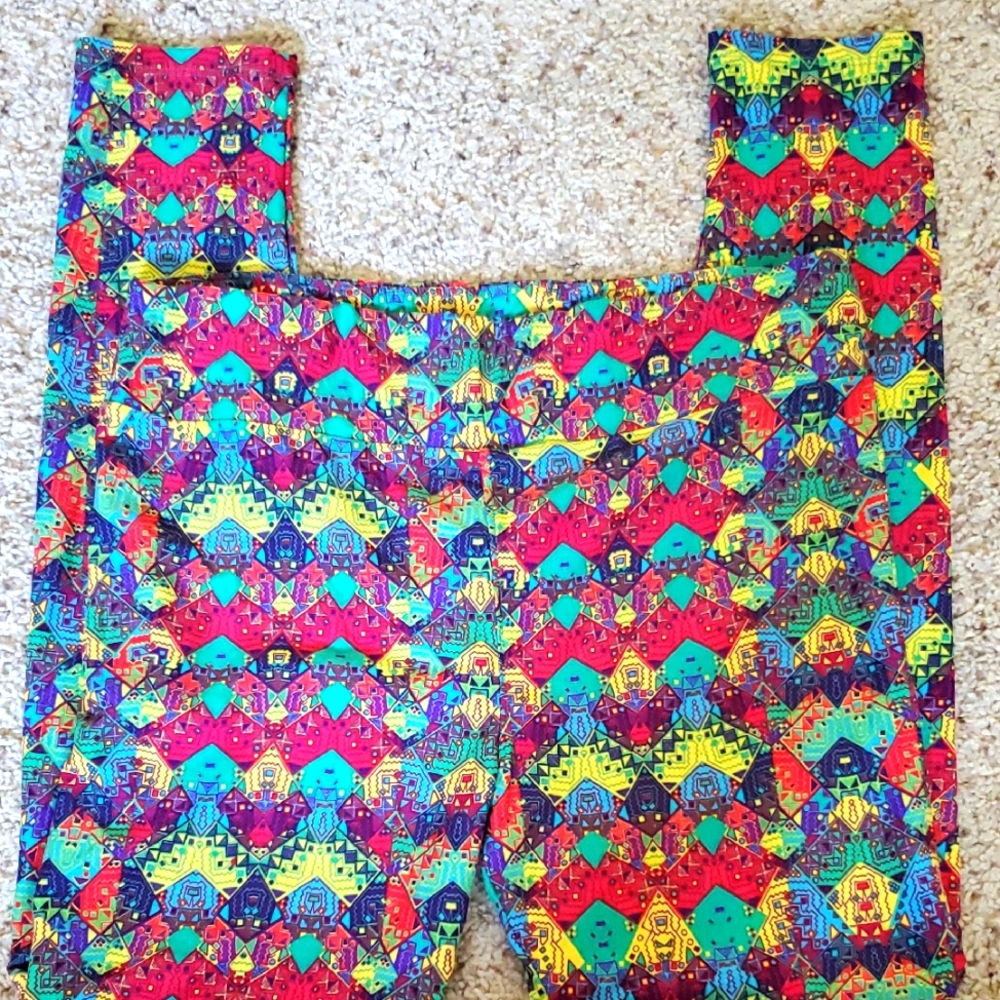 # L041 (CH) NWOT LuLaRoe Multicolor Geometric Leggings